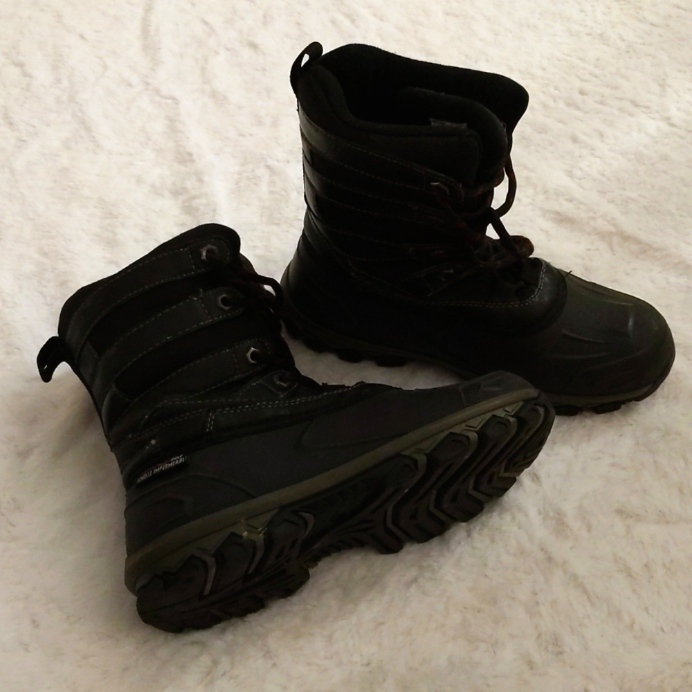 Canadiana| Black Thinsulate Boots Waterproof soles Black Laced Up